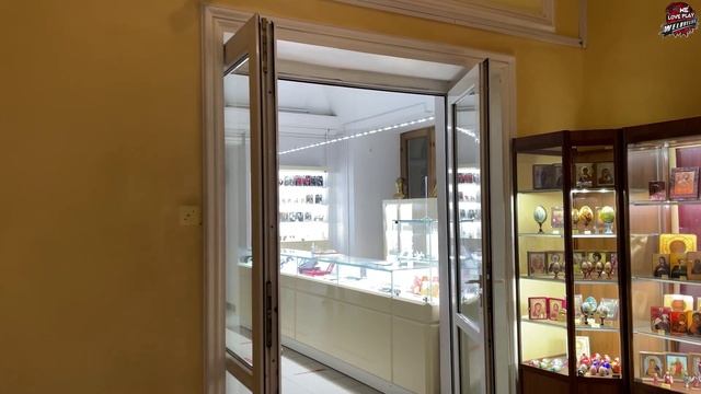 Как выглядит универмаг, находящийся под охраной ЮНЕСКО – первый этаж Гостиного двора в СПб смотреть онлайн