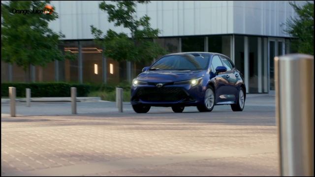 2023 Toyota Corolla SE Hatchback (Blue Crush Metallic) - Exterior, Interior, and Driving смотреть онлайн