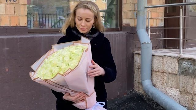 51 белая роза Аваланш 80 см смотреть онлайн