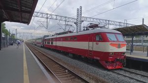 ЧС6 029 с двухэтажными вагонами РЖД проезжает станцию Химки