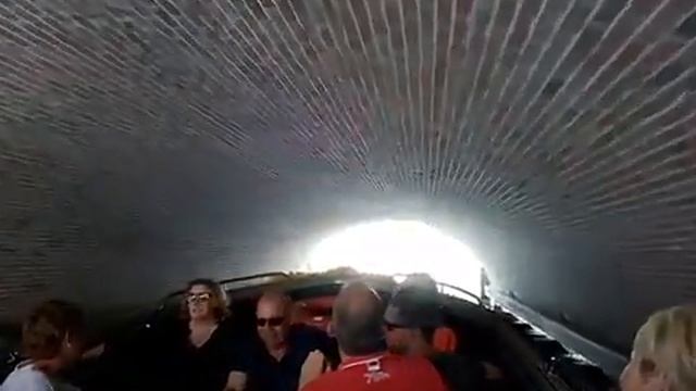 Круиз по каналам Харлема. Проплываем под мостом смотреть онлайн