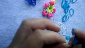 Плетение из резинок красивый цветок.Weaving elastic bands beautiful flower.