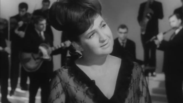 ЛУКАЧ МАРИЯ Родилась 23 января 1936 года . Эстрадная певица. Заслуженная артистк