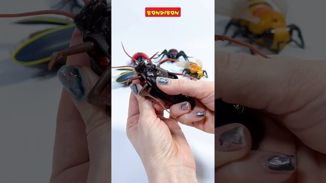 Интерактивная игрушка на пульте управления Таракан