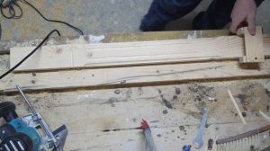 Начальный ( заходной столб) для лестницы. / the initial entrance pole for a ladder made of wood.