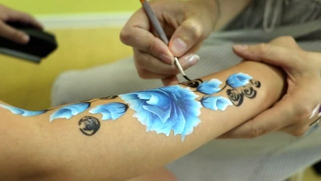 Аквагрим на руке "Роза"