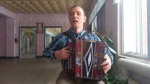 За окошком свету мало.  ( А мне мама целоваться не велит )