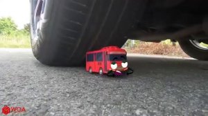 Эксперимент : авто против страшных игрушек, Хэллоуин| дробление хрустящих и мягких вещей на машине