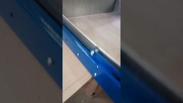 Установка стеллажа в кузов фургона Фольксваген Кадди.