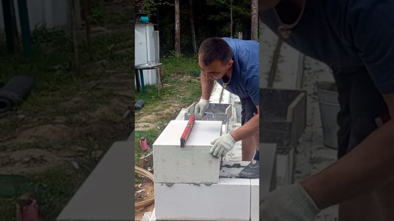 Кладка газоблока  Выставляем углы #строительстводомавидео #домизгазобетона #одноэтажныйдом #кладка