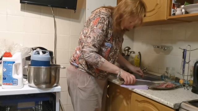 Мукбанг бутерброд со шпротами! КУКИНГ готовка и хорошее настроение смотреть онлайн