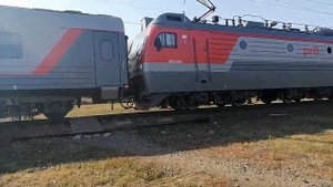 Эп1м с пассажирским поездом Москва Симферополь и вагон ЗОЛОТОЙ ОРЁЛ