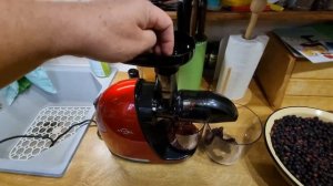 Соковыжималка шнековая ATVEL J3. Вполне неплохое приобретение в наше время.