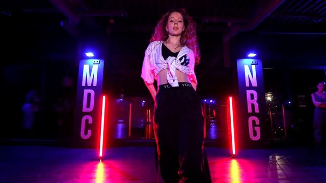 ЛИЗА ХВОРОСТОВА // HIGH-HEELS // Smack That (feat Eminem) Akon смотреть онлайн