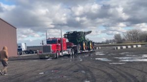 Погрузка жаток John Deere в контенер. Бу техника из США. Стрим в воскресенье