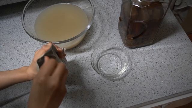 ХЛЕБНЫЙ КВАС vs СИКХЕ (квас по-корейски) | Мама пробует квас в первый раз
