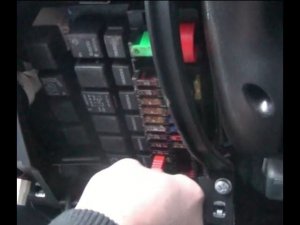 Замена предохранителя дворников (стеклоочистителя) на ВАЗ - Lada Granta
