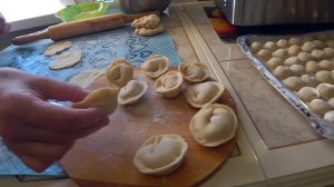 Как быстрее лепить вкусные пельмени.