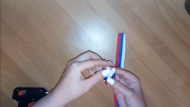 Мастер-класс Брошь в технике канзаши "Триколор России"