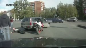Безумные мото ситуации на дороге. Агрессивные люди против мотоциклистов.