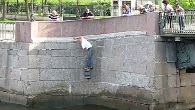 Coins collecting from Statue of Chygik-Pygik (S-Petersburg. Russia)