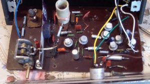 Ретро приёмник прямого преобразования на транзисторах старого типа   Монтаж и съёмка автора  UA9UPK