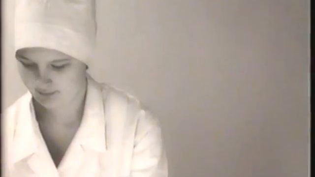 Как менять белье и перекладывать больного © How to change clothes and shift the patient смотреть онлайн