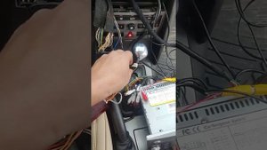 Постоянно работает камера заднего вида. Решение