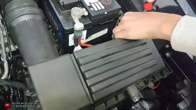 ЗАМЕНА ВОЗДУШНОГО ФИЛЬТРА | Volkswagen Passat B7 смотреть онлайн