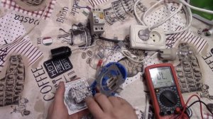 Подключение выключателя с розеткой с заземлением . Со снятым напряжением .