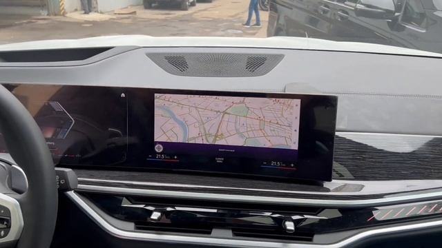 BMW X7 iD8 - доп мультимедиа на штатный монитор смотреть онлайн