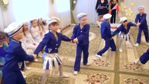 Танец тройками моряков и морячек  в старшей группе на утреннике 8 Марта 2014.Муз.рук. Максюта Г. В.