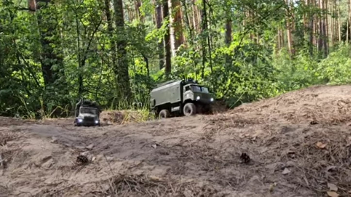 Путешествие по сосновому бору, на WPL B24 Газ-66 1:16 и WPL B36 Урал 4320 смотреть онлайн