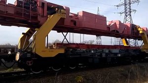 транспортировка крана УК 25/28сп со стрелочным переводом к месту работ.