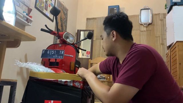 Unboxing vespa diecast maisto centauria original italy 1:18 смотреть онлайн