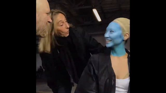 Moschino FW 2018-2019 Alien Makeup Transformation смотреть онлайн