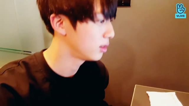 JIN GOES ON TWITTER AND ENCOUNTERS FANFICTION смотреть онлайн
