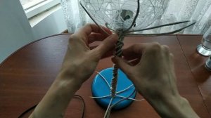 Стильный золотой светильник своими руками?? Шикарная идея декора лампы или люстры, цветы из пакетов