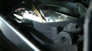 VW Sharan 2006 replacing the dipped headlight bulb