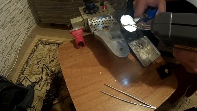 Замена светодиода в лампочке самым необычным инструментом без паяльной станции и фена смотреть онлайн