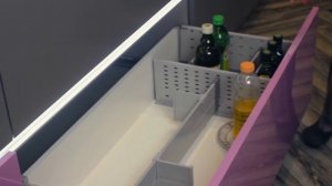 Обзор кухни на заказ. кухня без ручек, после года эксплуатации, фасады из МДФ.