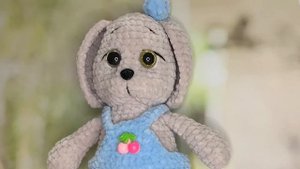 Вязаная собачка из плюшевой пряжи. Мягкая игрушка. Собачка амигуруми крючком Вязаные игрушки крючком