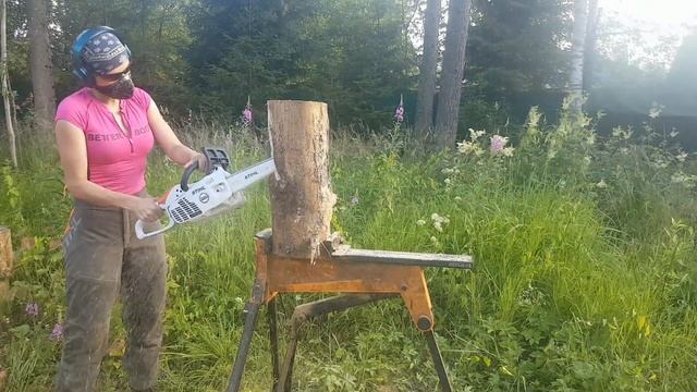 Обзор (Stihl MS 194 CE Stihl MS 150 CE). Вырезаю ёлочку бензопилой. Chinsaw carving смотреть онлайн
