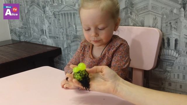 Порвали китайского лизуна, а внутри такая СЛИЗЬ! Лизун в сетке! смотреть онлайн