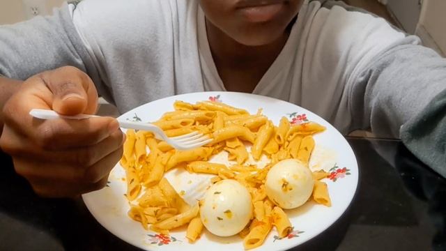 PASTA AND EGGS MUKBANG смотреть онлайн