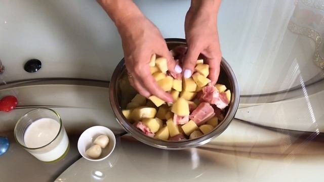 Тушеный картофель в молоке. С мясом!