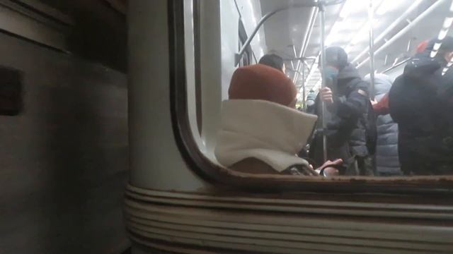 Казанское метро, поездка на поезде 81-553.3 № 10290 от Кремлевской до Горок. смотреть онлайн