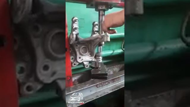 Задняя цапфа и сайлентблок Honda Elysion смотреть онлайн