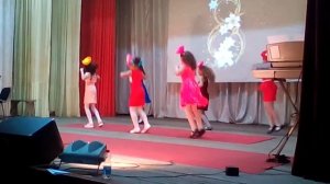 Танец под песню Барби гёрл на английском