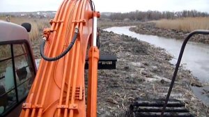 Работа экскаватора-амфибии